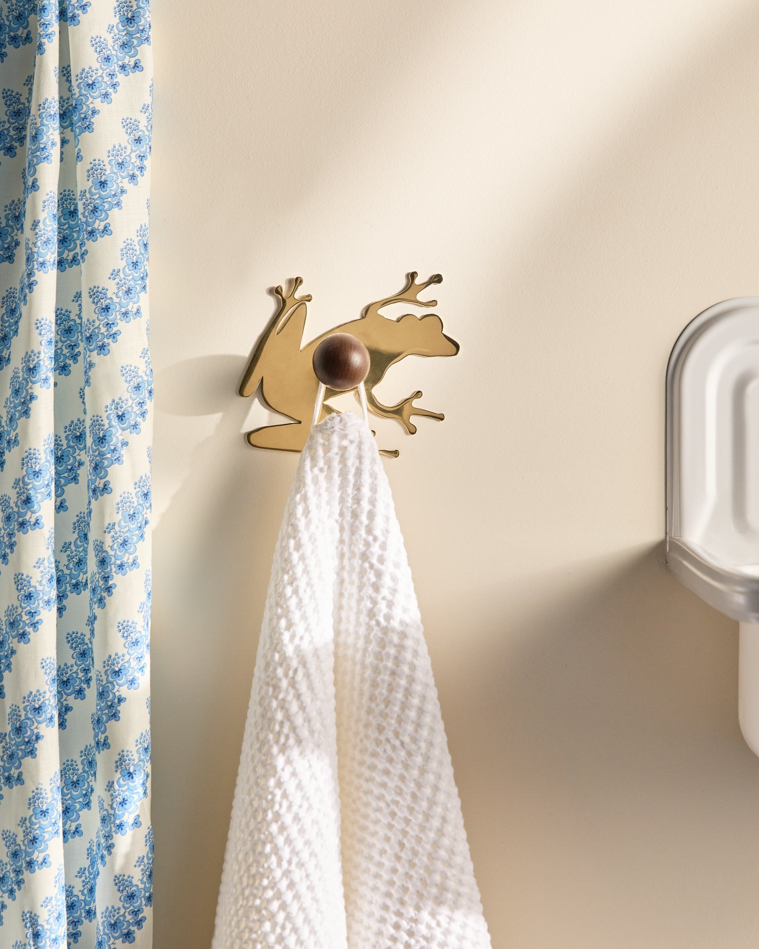 Frog Backplate, Polished Brass