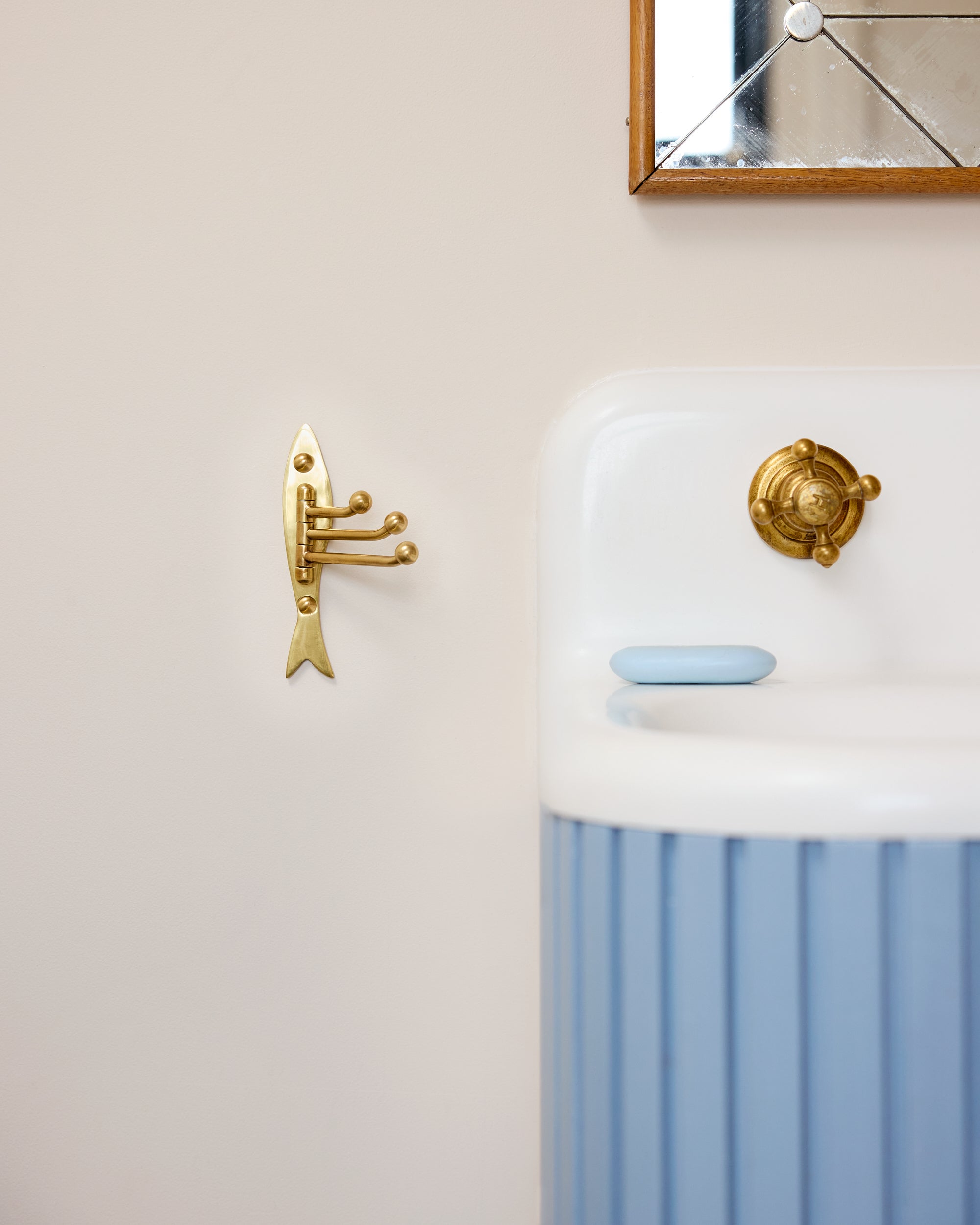 Fish Swing Arm Hook, Aged Brass