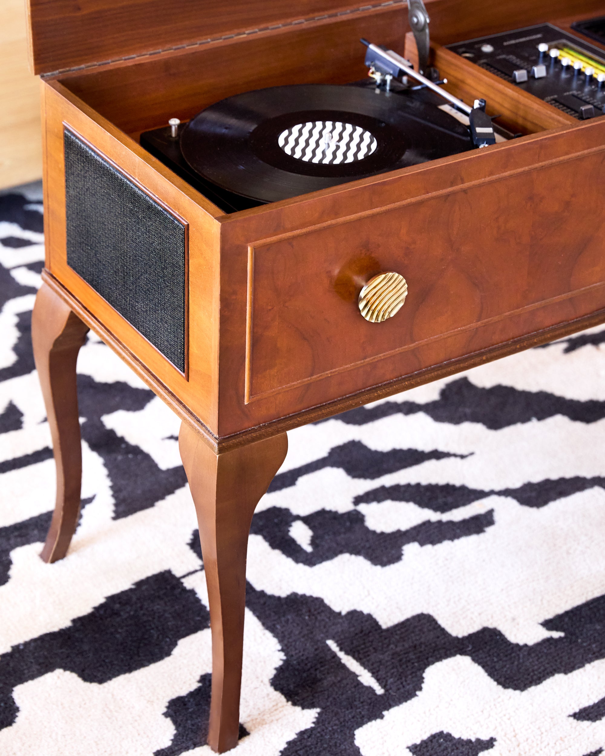 Medano Knob, Polished Brass
