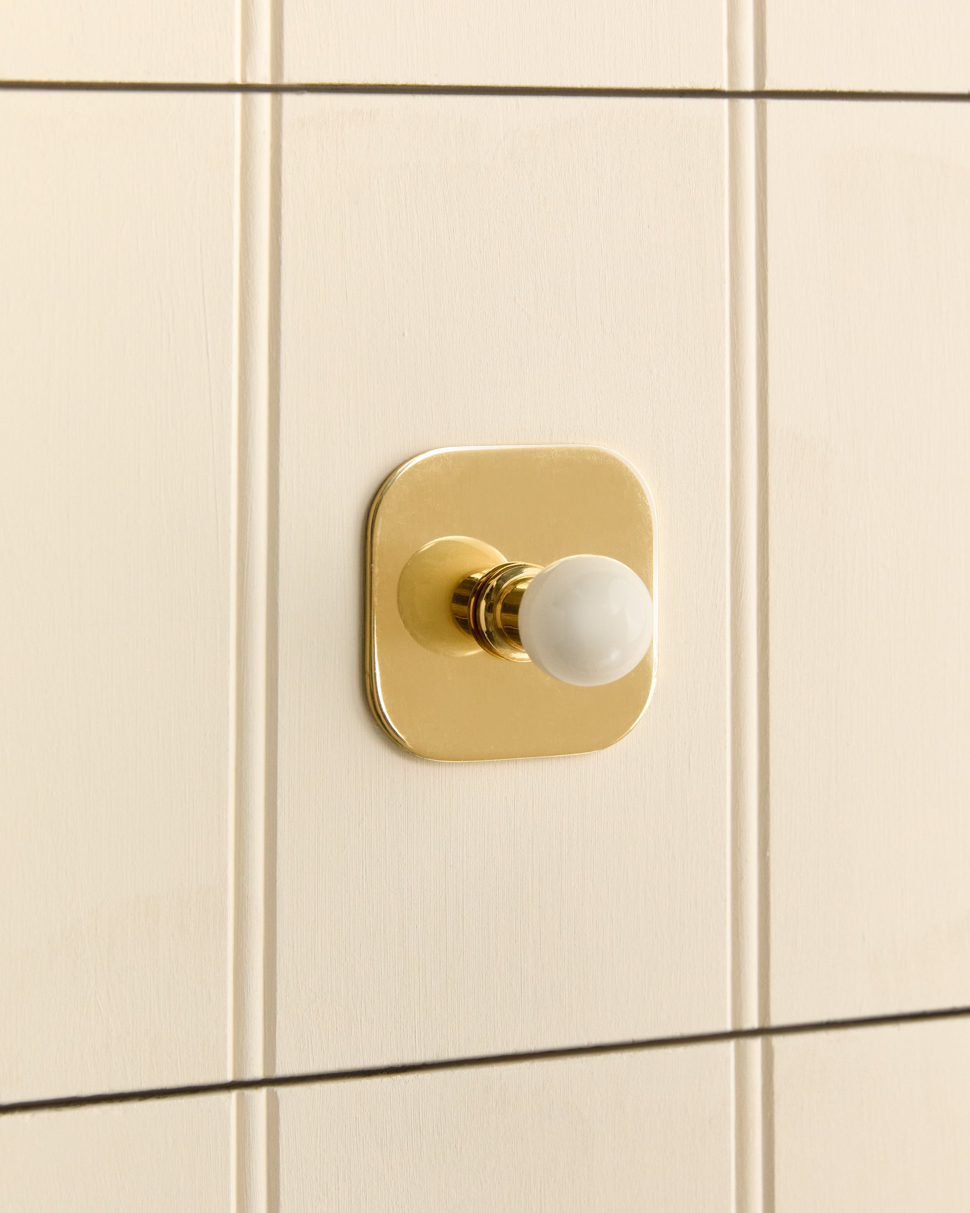 Small Curve Backplate, Polished Brass